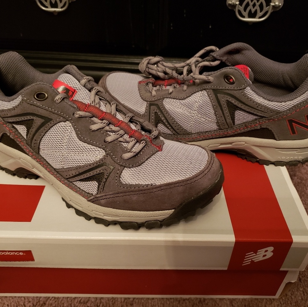 NIB New Balance Women's Country walking shoes